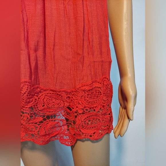 Statement Red: Icon Apparel's Vibrant Short-Sleeve Dress in Size M - Picture 14 of 16